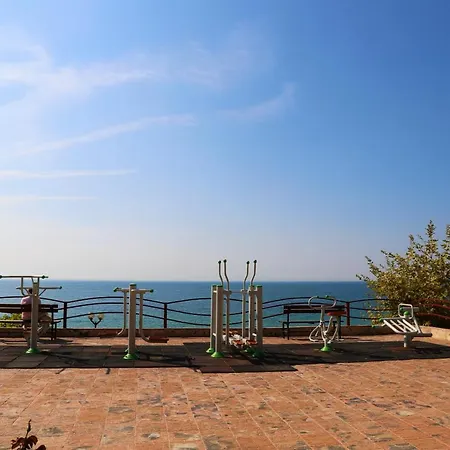 アパート Noks - Menada